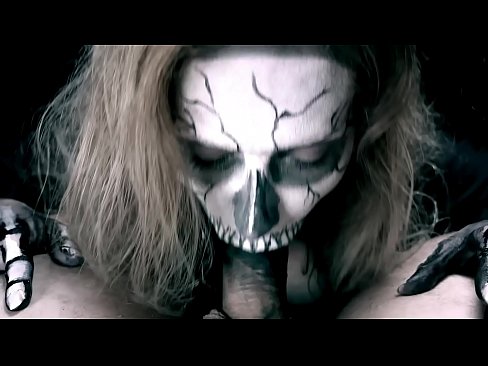 ❤️ Demona knabino suĉanta kokon per sia nigra buŝo kaj glutante kumon. ❤❌ Porno vk ĉe ni ❌
