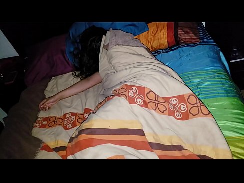❤️ Vicfilo kritikante sian junan duonpatrinon dum ŝi dormas. ❤❌ Porno vk ĉe ni ❌